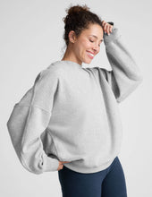 Load image into Gallery viewer, BEYOND YOGA Luxefleece Oversized Sweatshirt Light Grey Heather
