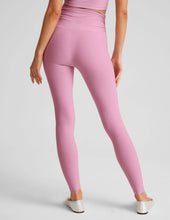 Load image into Gallery viewer, BEYOND YOGA Spacedye Raise The Barre Shirred Legging Pink Haze Heather
