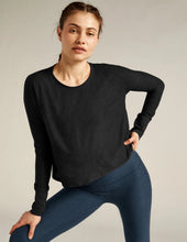 Load image into Gallery viewer, BEYOND YOGA Featherweight Daydreamer Long Sleeve Pullover Darkest Night
