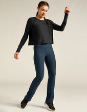 Load image into Gallery viewer, BEYOND YOGA Featherweight Daydreamer Long Sleeve Pullover Darkest Night
