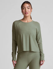 Load image into Gallery viewer, BEYOND YOGA Featherweight Daydreamer Pullover Grey Sage Heather

