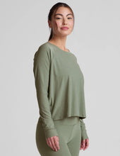Load image into Gallery viewer, BEYOND YOGA Featherweight Daydreamer Pullover Grey Sage Heather
