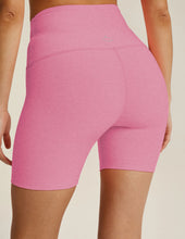 Load image into Gallery viewer, BEYOND YOGA Spacedye Keep Pace Biker Short Pink Bloom Heather
