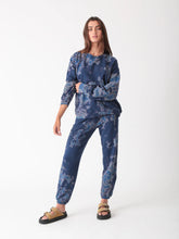 Load image into Gallery viewer, ELECTRIC AND ROSE Ronan Pullover Classic Jogger Indigo Ice
