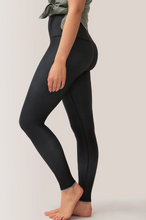 Load image into Gallery viewer, High Tide Reversible Ultralight Leggings

