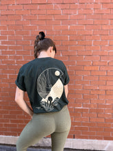 Load image into Gallery viewer, Miquelo X Studio Set Organic Cotton Tee Forest
