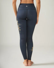 Load image into Gallery viewer, ROSE BOREAL Reversible Ultralight High Rise Legging English Garden 
