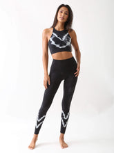 Load image into Gallery viewer, Grayson Crop Top - Chevron Onyx/Cloud

